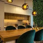 Cliche Luxury Apartment